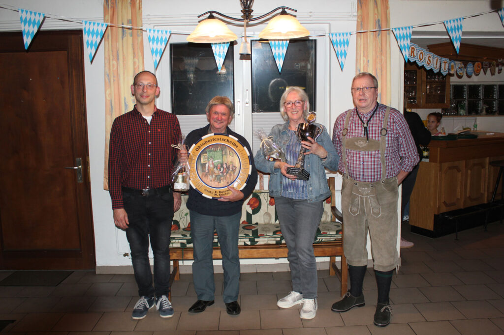 Gruppenfoto der Gewinner der Oktoberfestscheibe und des Oktoberfestpokals